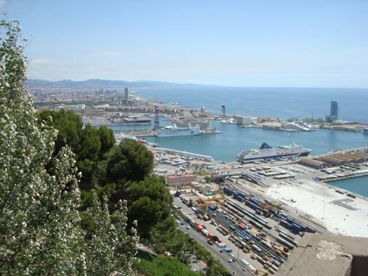 vista del port de Barcelona desde Montjuich