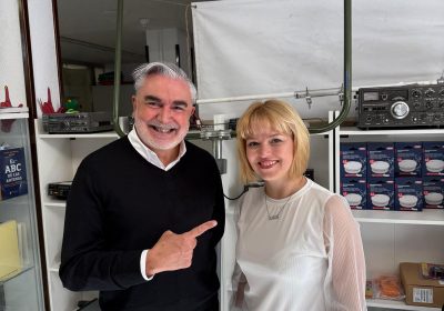 Francesc EA3PV i Raisa R1BIG de QSO a Presencial